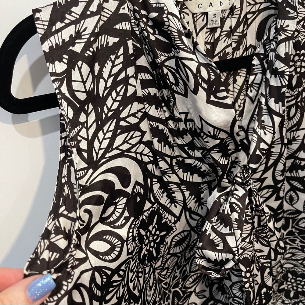 100% Silk CAbi #114 Sleeveless Tie Ascot Blouse Size Small Career Office EUC - Picture 7 of 13
